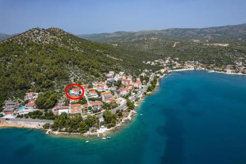 Apartments by the sea Poljica, Trogir - 11103 - Location saisonnière - Marina