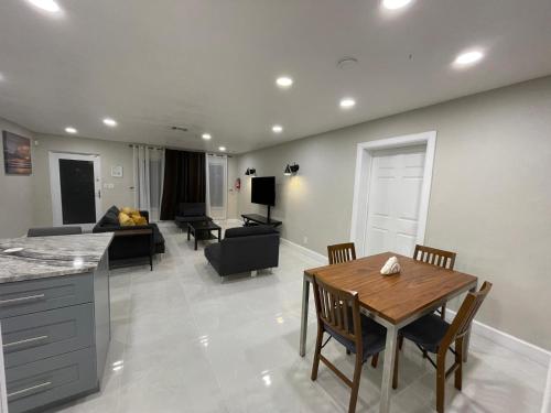 4 BR 5 Min to Beach w salt pool in Pompano Beach, Vereinigte Staaten von Amerika