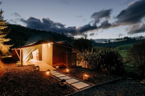 Jungle Den in Aongatete