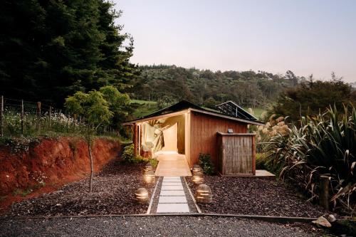 Jungle Den in Aongatete
