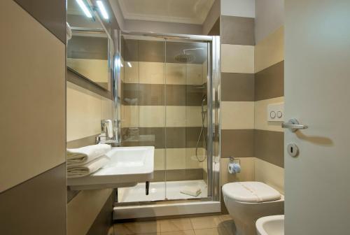 Deluxe Double Room image 2