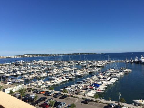 Amazing View Port Golfe-Juan and Garage - Apartment - Golfe-Juan