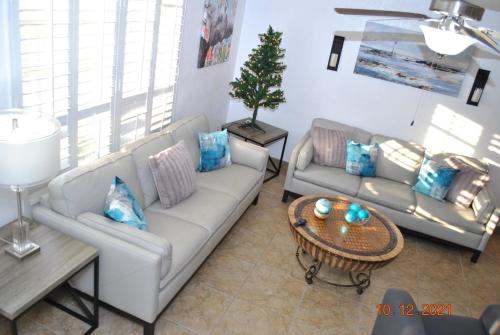 5 BR House 4 Minutes from the Beach in Pompano Beach, USA