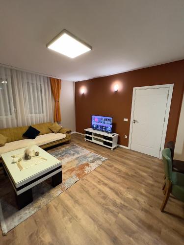 Besim Apartament in เฟริซาจ