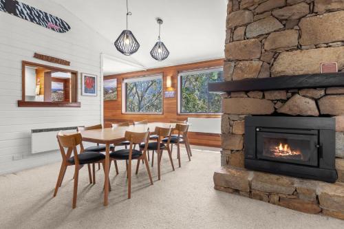 Apartment with Mountain View