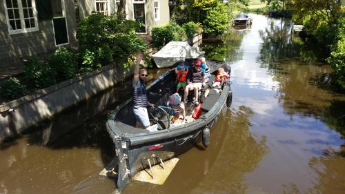 Bed In Waterland - image 13