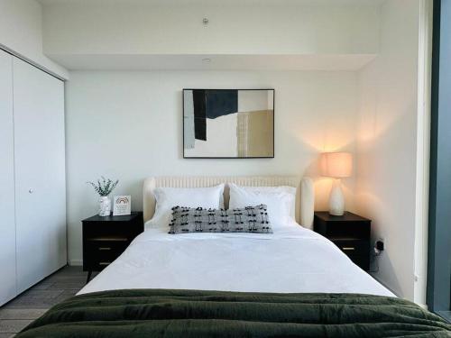 Luxury 2BR 2BA Downtown Apartment Next to Cruise Terminals, Kaseya Center & Bayside in Miami, USA