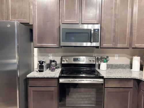 Spacious 4BR Home - Spooky Nook Miami University in Hamilton, USA