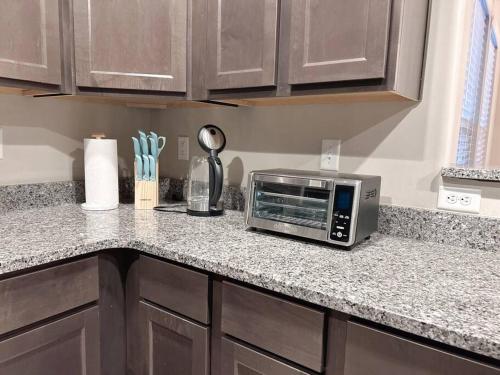 Spacious 4BR Home - Spooky Nook Miami University in Hamilton, USA