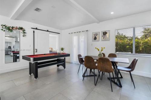 Exquisite 3 BR Villa PoolJacuzziMiniGolf in Miami, USA