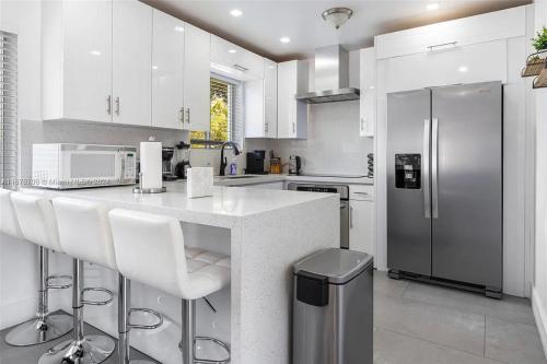 Exquisite 3 BR Villa PoolJacuzziMiniGolf in Miami, USA