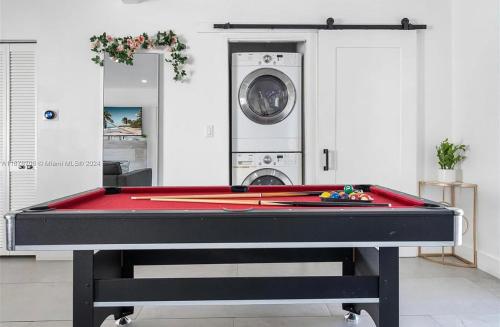 Exquisite 3 BR Villa PoolJacuzziMiniGolf in Miami, USA