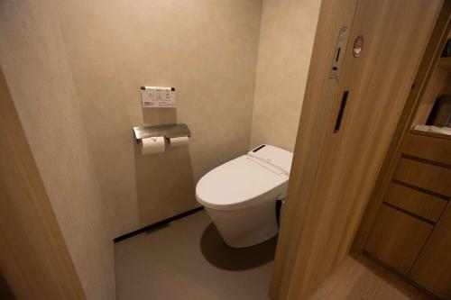 Standard Twin Room image 10