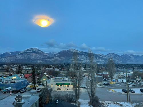 Mountain Views in Downtown, Invermere (Foto 6)