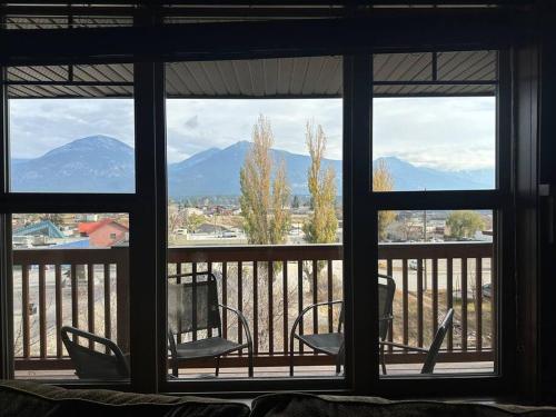 Mountain Views in Downtown, Invermere (Foto 9)