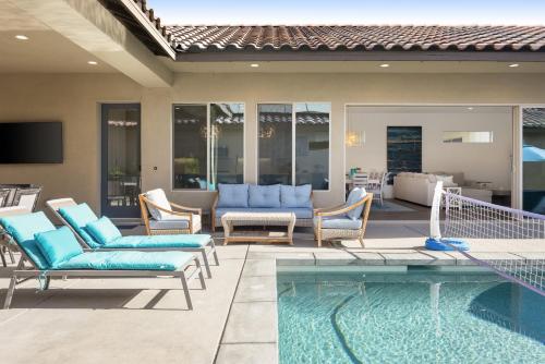 Palm Oasis by VARE Pool Spa BBQ Putting Green PGA West in La Quinta, USA