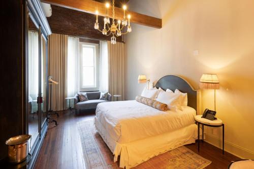620487286 Hotel Cleo, Knoxville Downtown, a Tribute Portfolio Hotel