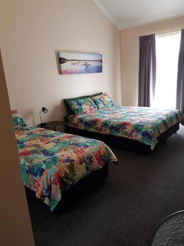 4 twin beds