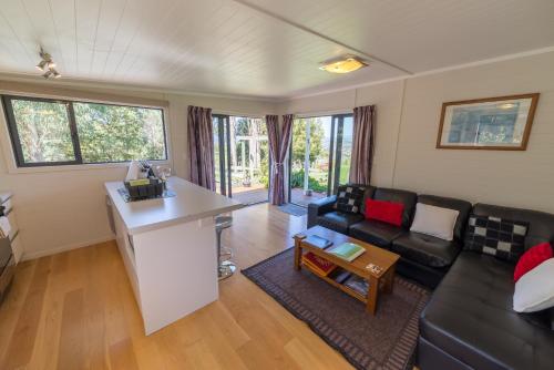 Cottage with Garden View image 3