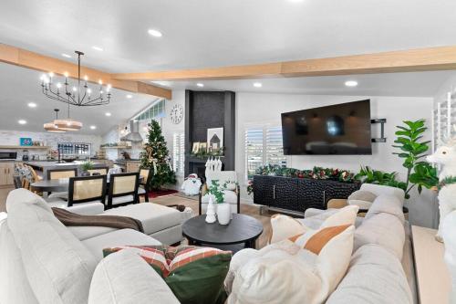 Modern Anaheim Stay- Minutes to Disney& Family Fun in Anaheim, USA