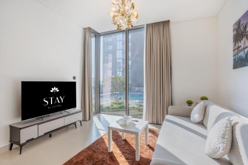 STAY BY LATINEM Luxury 1BR Holiday Home CV B207 near Burj Khalifa, Дубай (фото 2)