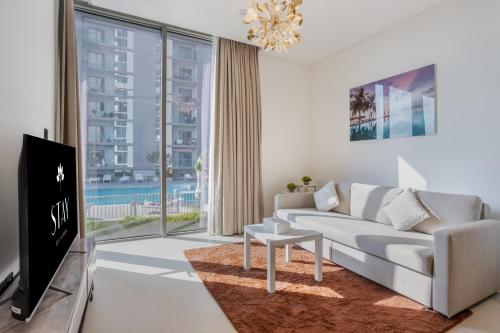 STAY BY LATINEM Luxury 1BR Holiday Home CV B207 near Burj Khalifa, Dubaï