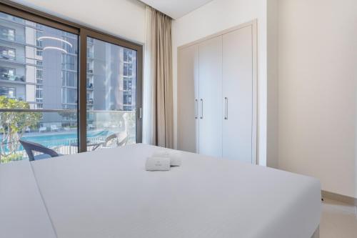 STAY BY LATINEM Luxury 1BR Holiday Home CV B207 near Burj Khalifa, Дубай (фото 10)