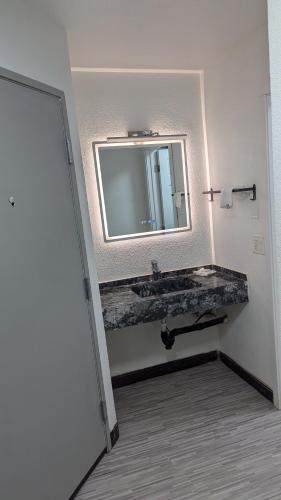 Queen Room with Two Queen Beds image 8