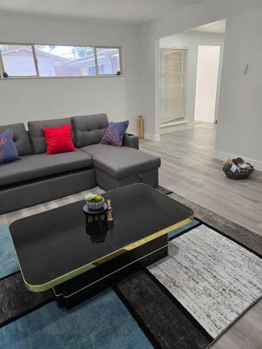 Sweet Haven Near Airport, Restaurants Plus Car Rental Available Upon Request in Irving, USA