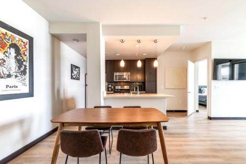 2BR West Hollywood Escape in Los Angeles, USA