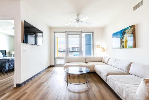 2BR West Hollywood Escape in Los Angeles, USA
