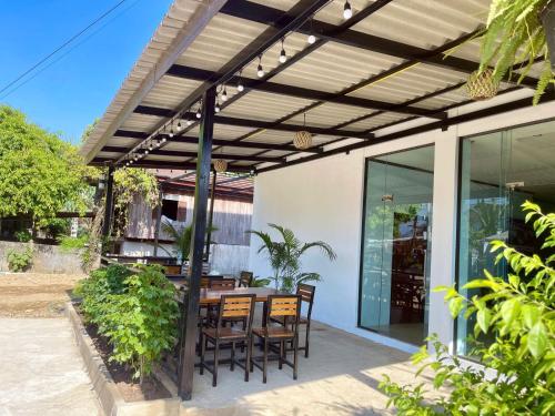 parveke/terassi,  m²  alueella Ban Houay Ngam, 1 makuuhuone(tta), 1 yksityistä kylpyhuone(tta) (Smile Guesthouse ) in Vang Vieng