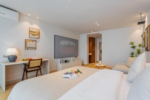 One-Bedroom Apartment with Balcony image 10