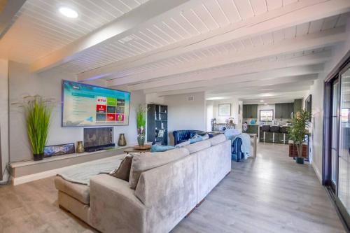 Entire Modern 3-Bedroom Home w Gated Yard in San Diego, USA