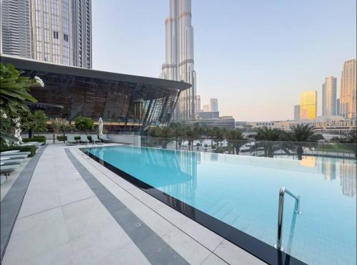 New 2 Bedroom apartment overlooking Burj Khalifa and fountain view in downtown, Дубай (фото 8)
