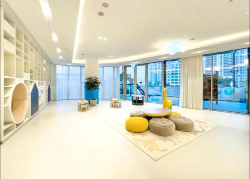 New 2 Bedroom apartment overlooking Burj Khalifa and fountain view in downtown, Дубай (фото 7)