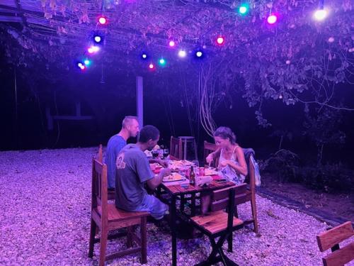 Restaurant, Bij Club in Bolama