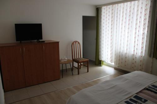 Twin Room with Balcony image 1