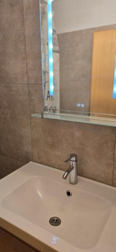 Vannas istaba, Ferienwohnung auf dem Dorf in Purgen