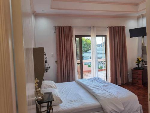 Tropical house, Metro Manila