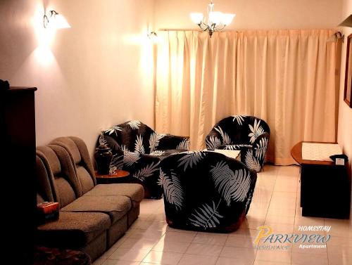 RF Parkview Residence Homestay - Tap to explore photos