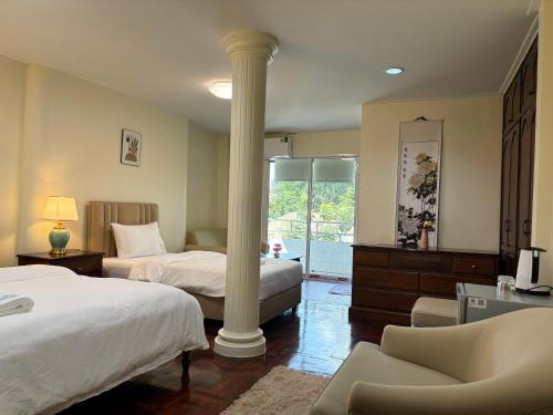 room detail thumbnail 0
