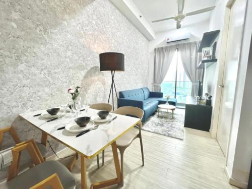 PJ 2 Room ID home design 1-8 pax 5 min to One U