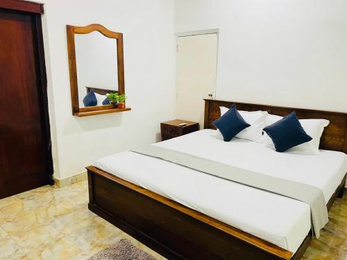 Double Room image 10