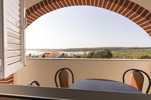 Apartment in Novalja with sea view, terrace, air conditioning, Wi-Fi (3565-2), Novalja (fotografie 4)