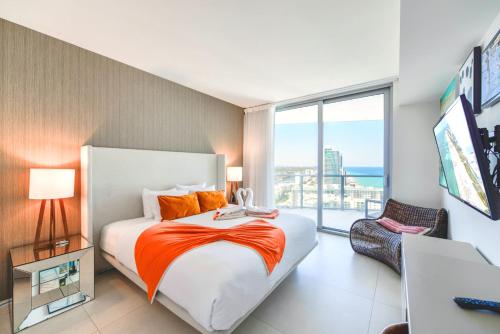 Condo w Beautiful Beachfront and City Views from 25th Floor! in Hollywood, USA