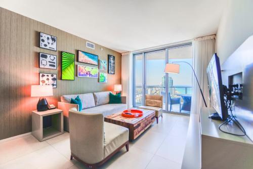 Condo w Beautiful Beachfront and City Views from 25th Floor! in Hollywood, USA