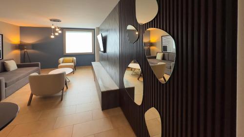 One-Bedroom Suite image 6