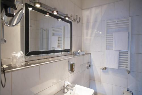 Single Room image 6