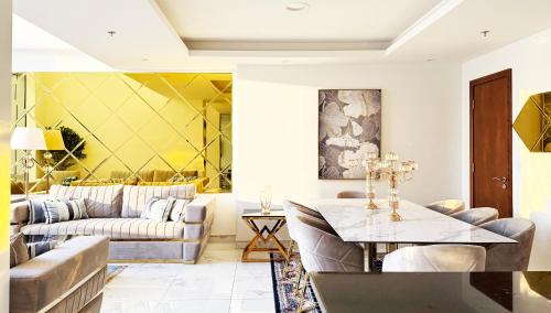 Canal-View Duplex, Дубай